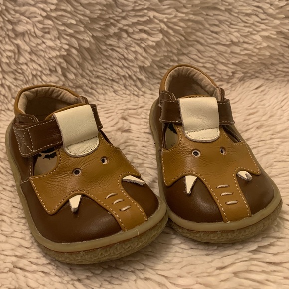 Livie & Luca Other - Livie and Luca Elephant Shoes Size 5